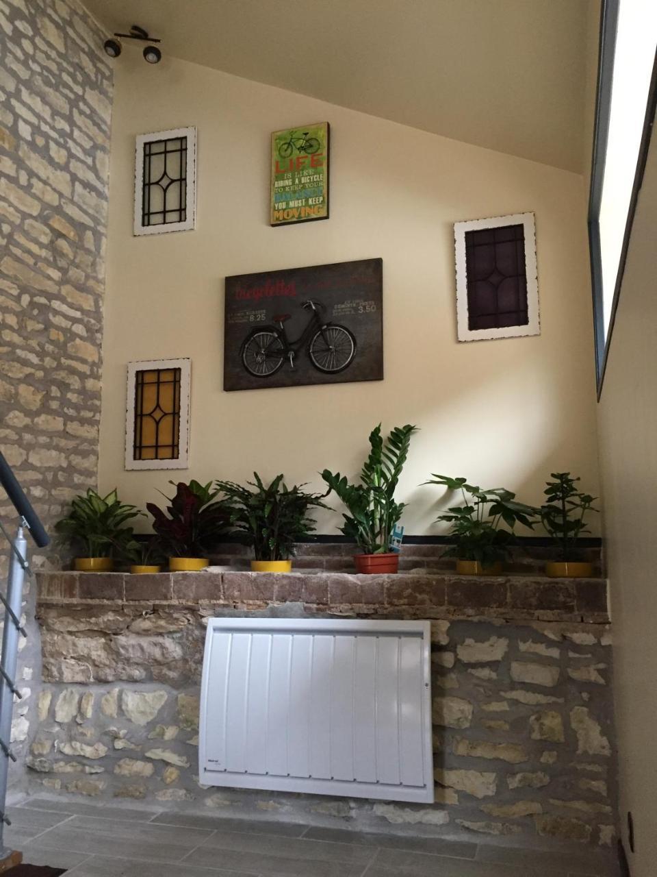 Le Rouge & Blanc Bed & Breakfast Saint-Maurice-le-Vieil Exterior photo